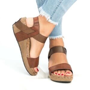 Natural Reflections Sandra Wedge Sandals in Whiskey size 9